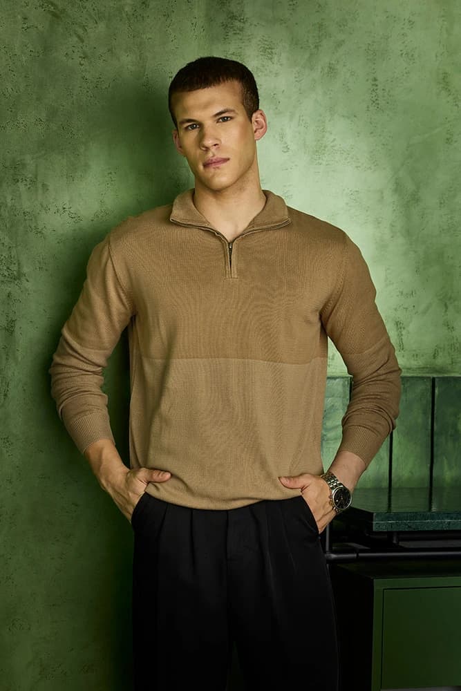 Regular Fit Cotton Colourblocked Sweaters