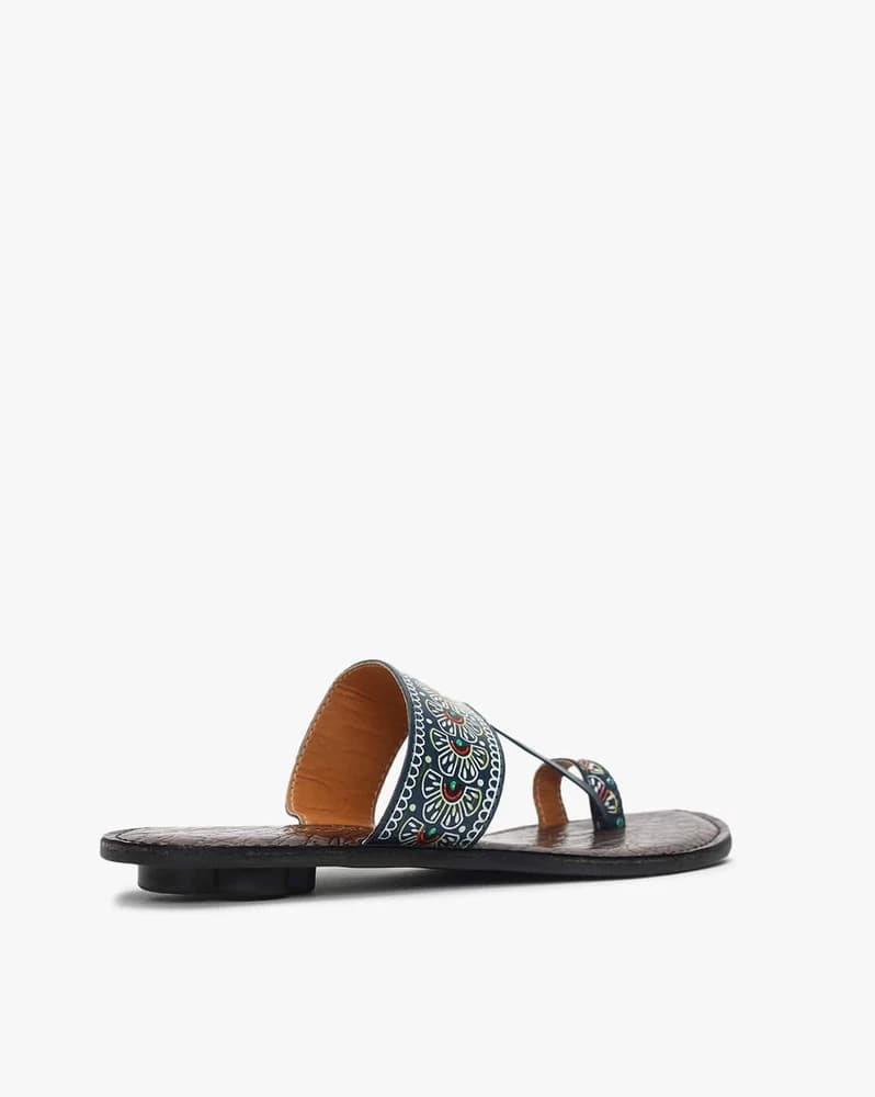 Printed Toe-Ring Flat Sandals