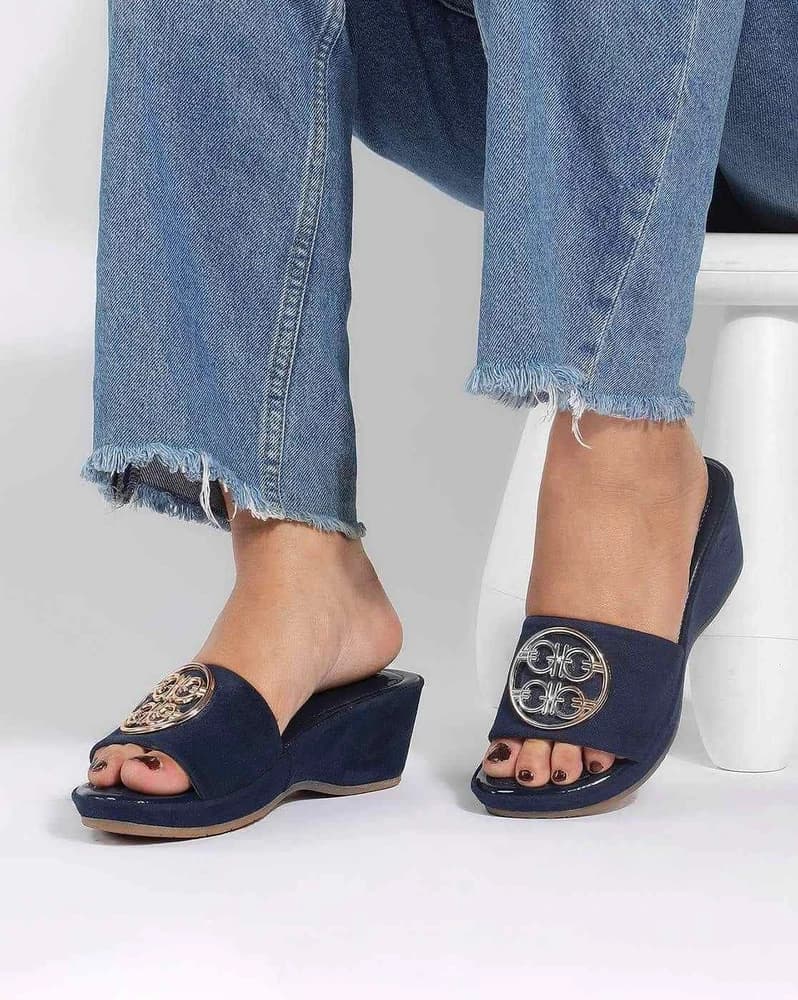Women Round-Toe Wedges