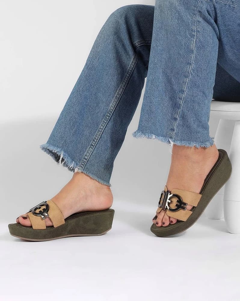 Women Round-Toe Platforms