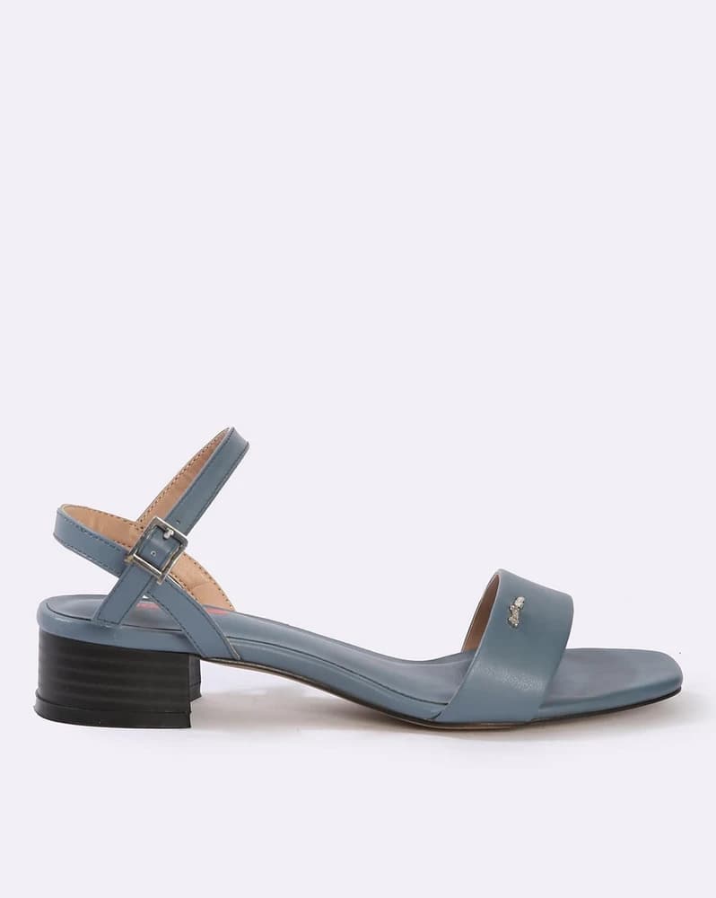Women Chunky-Heeled Sandals with Buckle Closure
