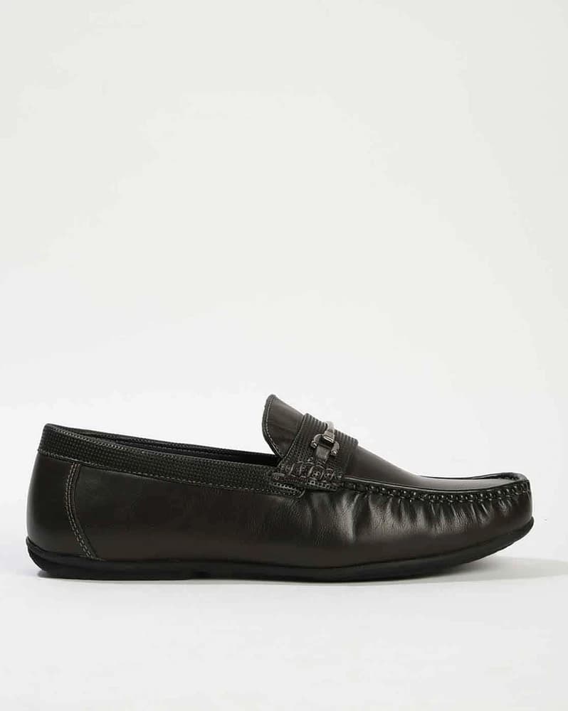 Men Metal Accent Low-Top Slip-On Loafers
