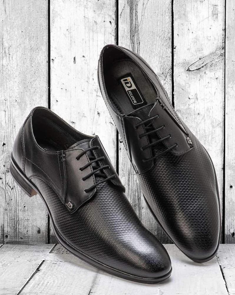 Pointed-Toe Lace-Up Shoes