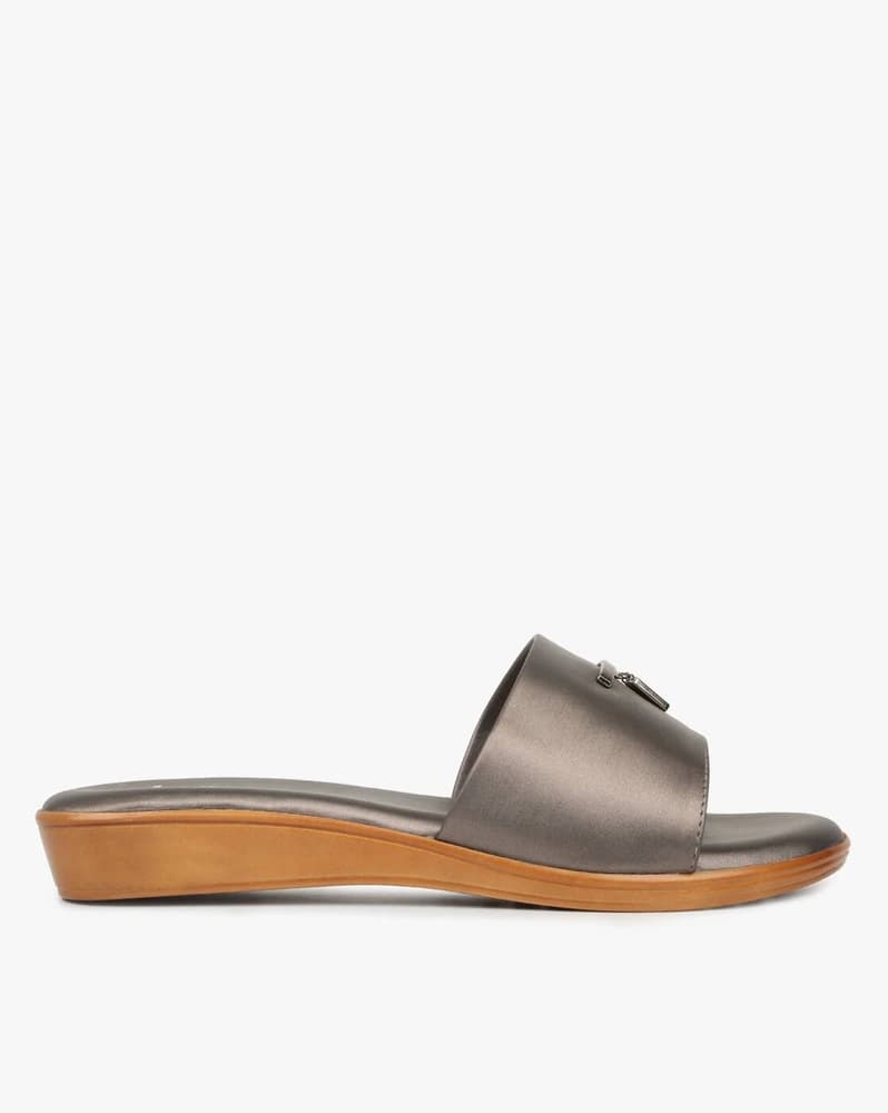 Sliders with Metal Accent