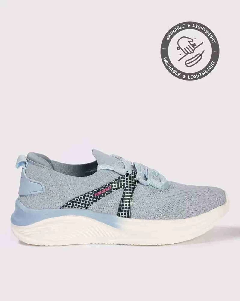 Women Low-Top Styx Walking Shoes